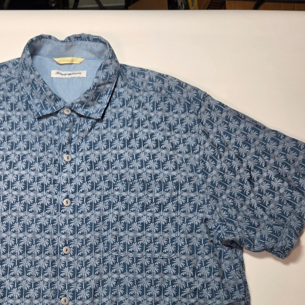 Tommy Bahama Mens Large Blue Palm Tree Print Short Sleeve Viscose Button Down